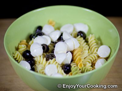 Pesto Pasta Salad with Tomatoes and Mozzarella: Step 4