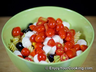 Pesto Pasta Salad with Tomatoes and Mozzarella: Step 5
