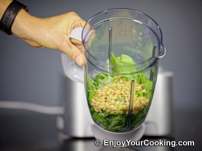Basil Pesto Sauce: Step 3