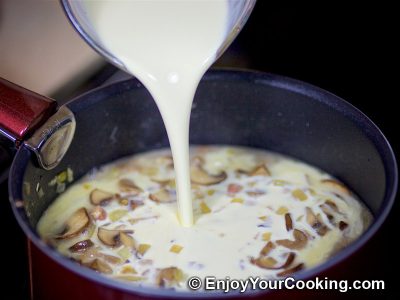 Jäger Sauce (Mushroom Hunter Sauce): Step 11