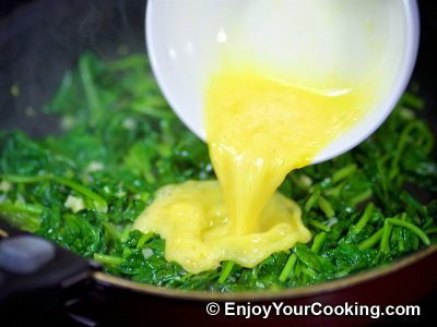 Creamy Spinach with Eggs: Step 11