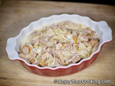 Chanterelles with Sour Cream and Onions