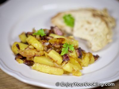 Pan Fried Potatoes with Onion and Bacon