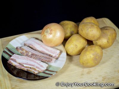 Pan Fried Potatoes with Onion and Bacon: Step 1