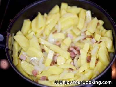 Pan Fried Potatoes with Onion and Bacon: Step 5