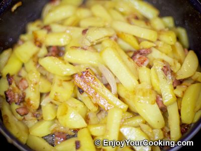 Pan Fried Potatoes with Onion and Bacon: Step 6