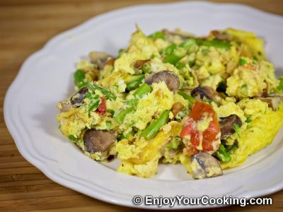 Scrambled Eggs with Asparagus, Tomatoes and Mushrooms