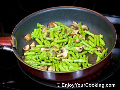 Scrambled Eggs with Asparagus and Mushrooms: Step 9