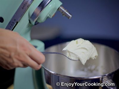 How to Make Cream Cheese Frosting