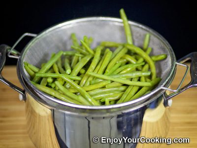 Green Beans Fried with Breadcrumbs and Garlic: Step 3