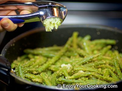 Green Beans Fried with Breadcrumbs and Garlic: Step 7