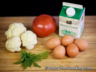 Cauliflower Fried with Eggs and Tomatoes: Step 1