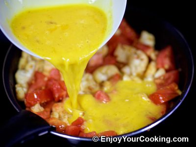 Cauliflower Fried with Eggs and Tomatoes: Step 5