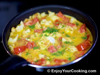 Cauliflower Fried with Eggs and Tomatoes: Step 6