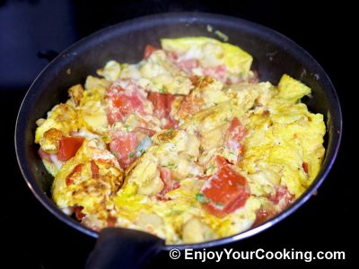 Cauliflower Fried with Eggs and Tomatoes: Step 7